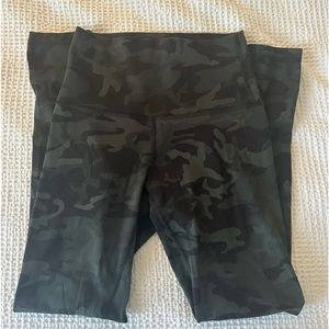 Lululemon camo leggings size 4